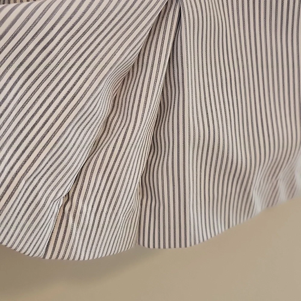 Golf Skort, Sear Sucker Stripes. Size 8. Dry‎ Fit. 4 Pockets.